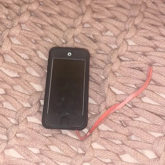 Pink iPod Touch 5th Generation - Picture 3 of 5